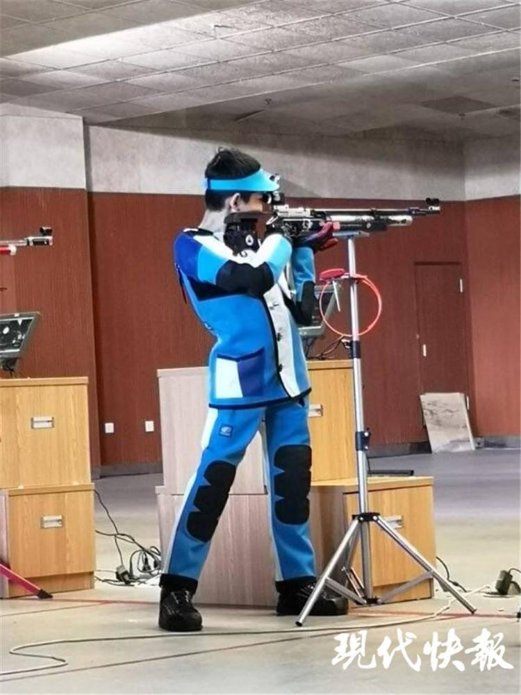 包含韩国射击队夺银刷新最佳表现的词条
